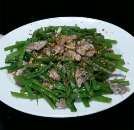 Chem chép xào rau muống