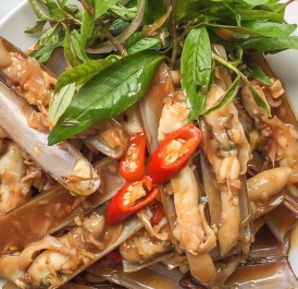 Ốc móng tay xào me 